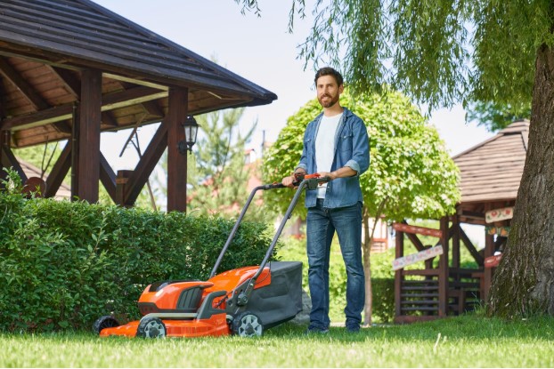How Professional Lawn Care Improves Outdoor Spaces How Professional Lawn Care Improves Outdoor Spaces